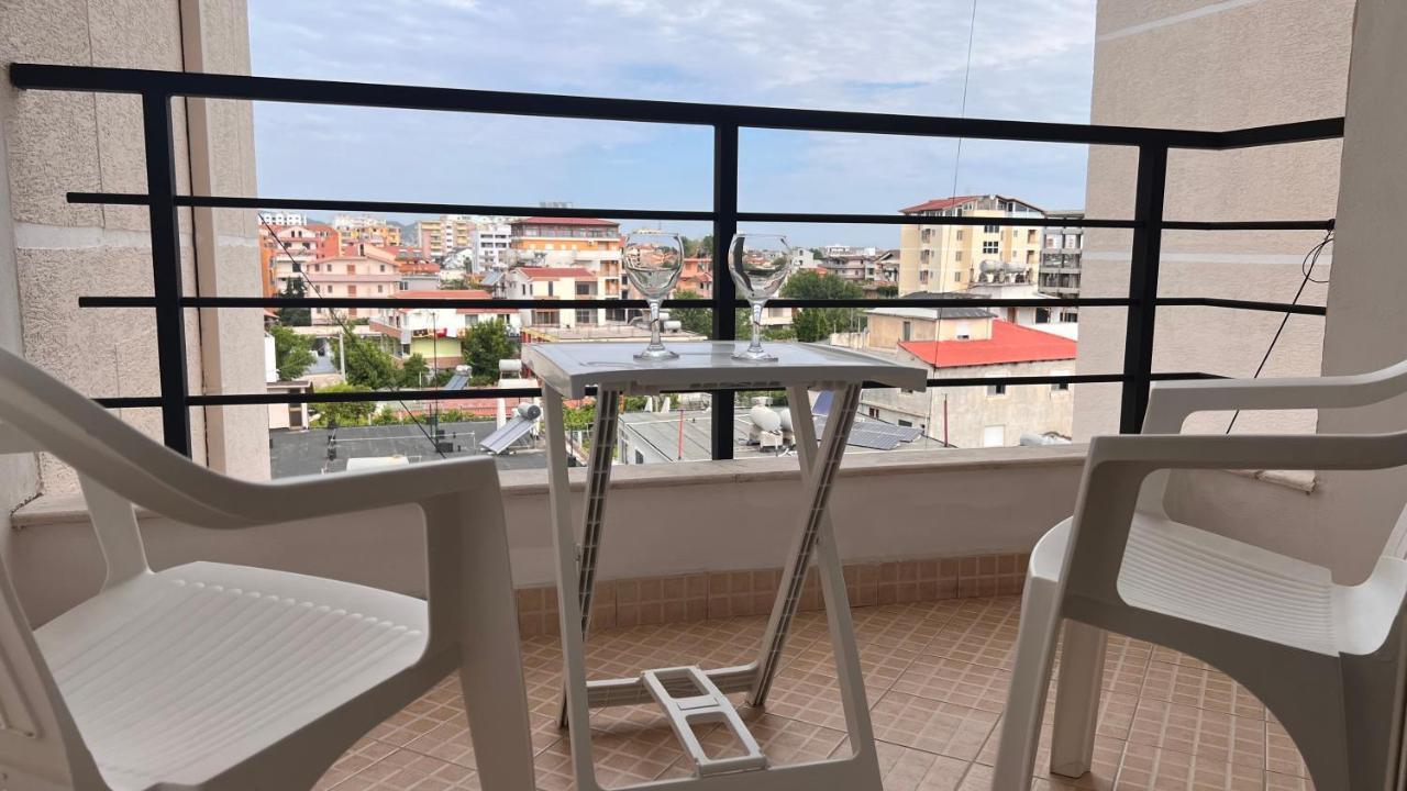 Danny Apartment Durres Bagian luar foto
