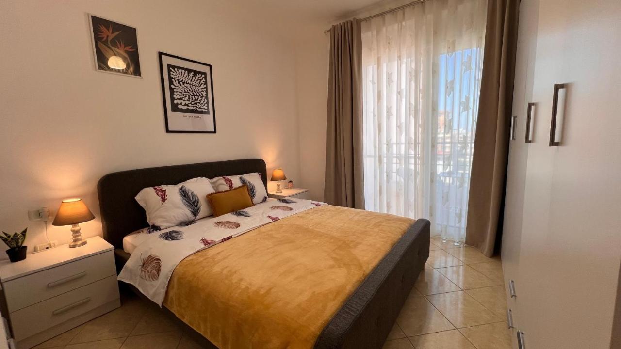 Danny Apartment Durres Bagian luar foto