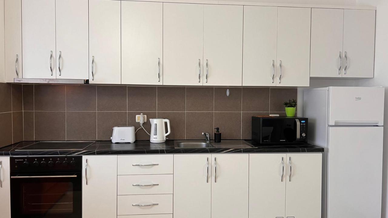 Danny Apartment Durres Bagian luar foto
