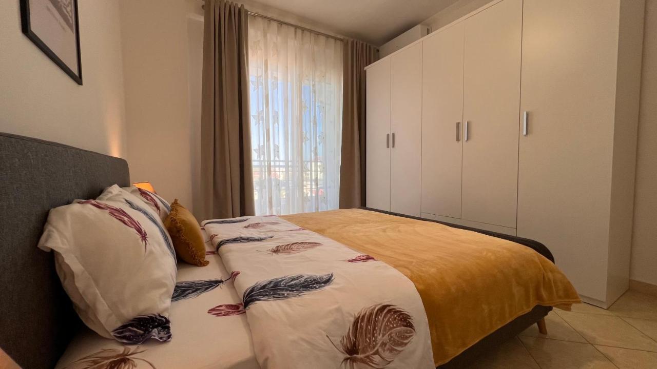 Danny Apartment Durres Bagian luar foto