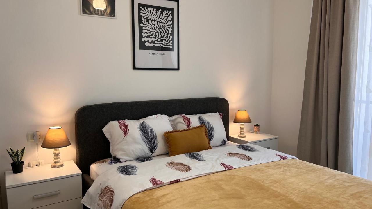 Danny Apartment Durres Bagian luar foto