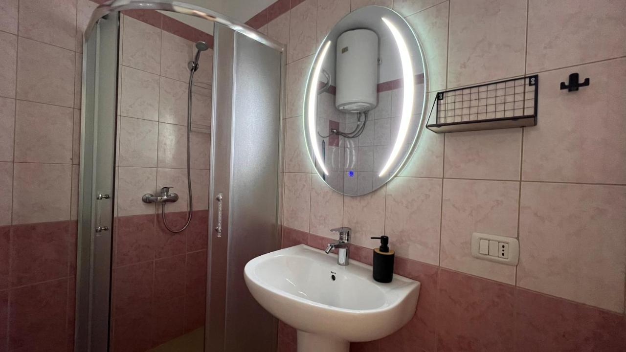 Danny Apartment Durres Bagian luar foto